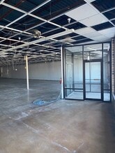 101-195 N Parker St, Olathe, KS for lease Interior Photo- Image 2 of 5