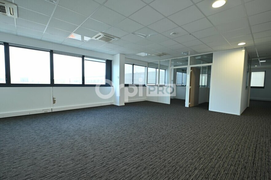 355 Avenue Henri Schneider, Meyzieu à louer - Photo intérieure - Image 1 de 29