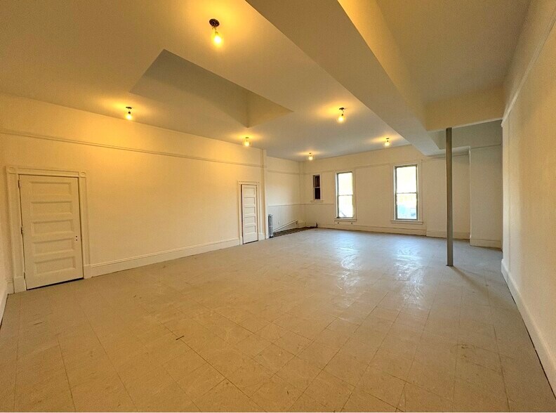 15 Bridge St, Great Barrington, MA à louer - Photo du bâtiment - Image 3 de 9