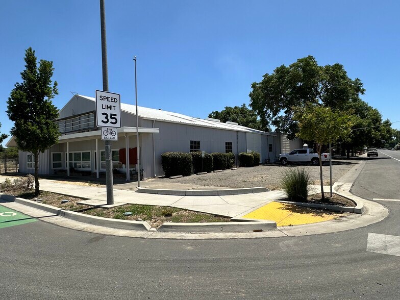 202 Kentucky Ave, Woodland, CA for lease - Primary Photo - Image 1 of 6