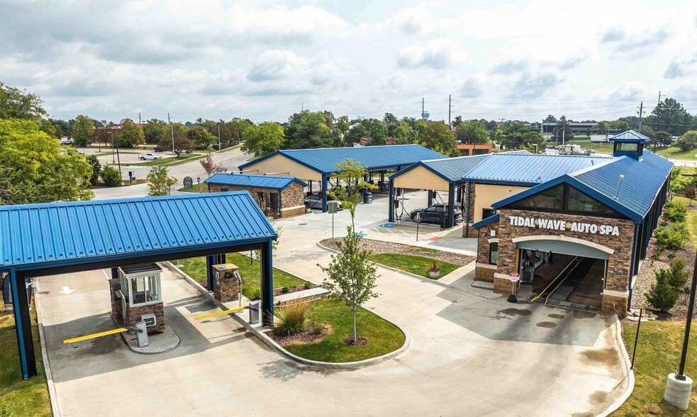 11410 Forest Ave, Clive, IA for sale - Building Photo - Image 1 of 2