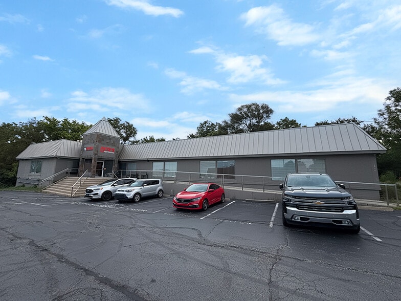 6950 W 56th St, Mission, KS for sale - Building Photo - Image 2 of 19