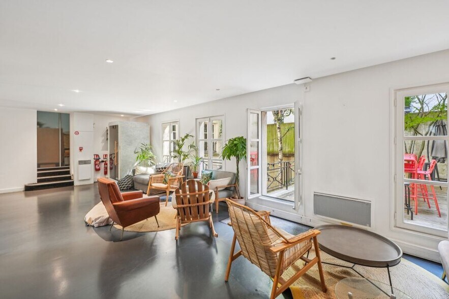 26 Rue Henry Monnier, Paris à vendre - Photo du bâtiment - Image 2 de 9