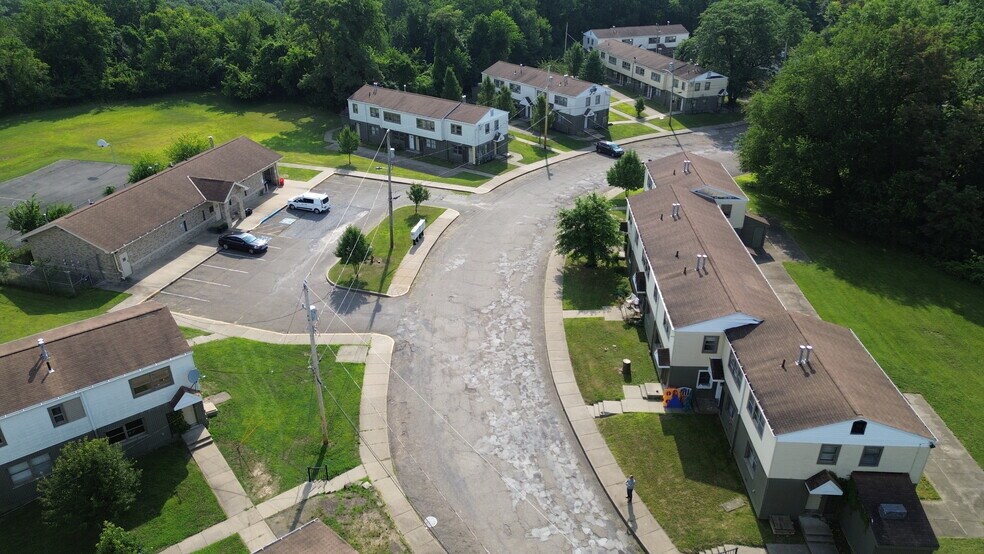 60 Project Rd, Aliquippa, PA à vendre - Photo du bâtiment - Image 2 de 12