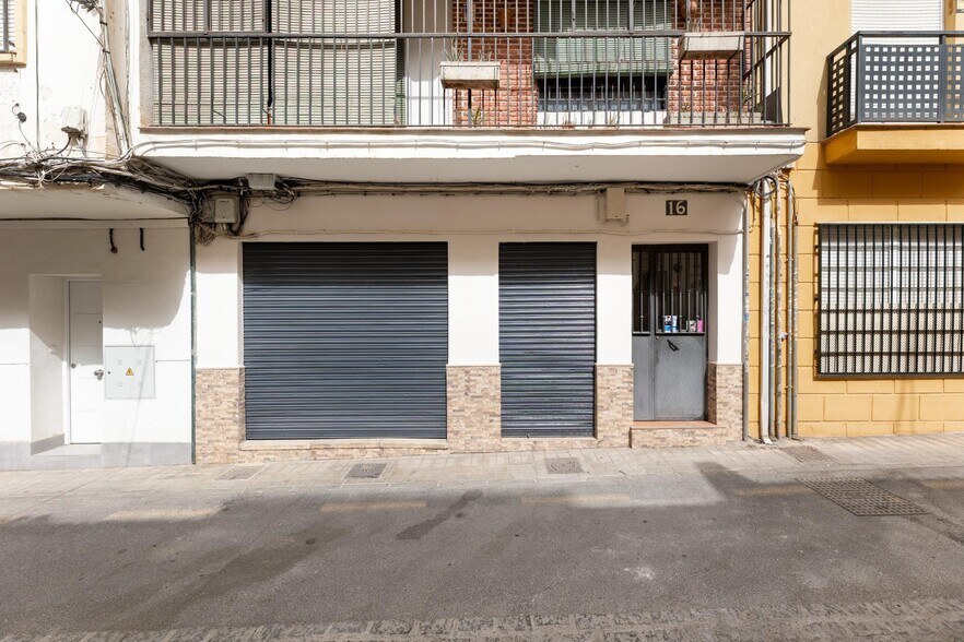 Calle Gras y Granollers, 16, Granada, Granada à vendre - Photo du bâtiment - Image 3 de 15