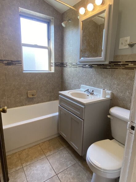 4.5% Loan-The Ridgeland Portfolio portfolio of 3 properties for sale on LoopNet.ca - Building Photo - Image 2 of 7