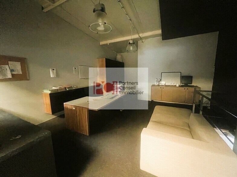Retail in Nîmes for lease - Interior Photo - Image 2 of 2