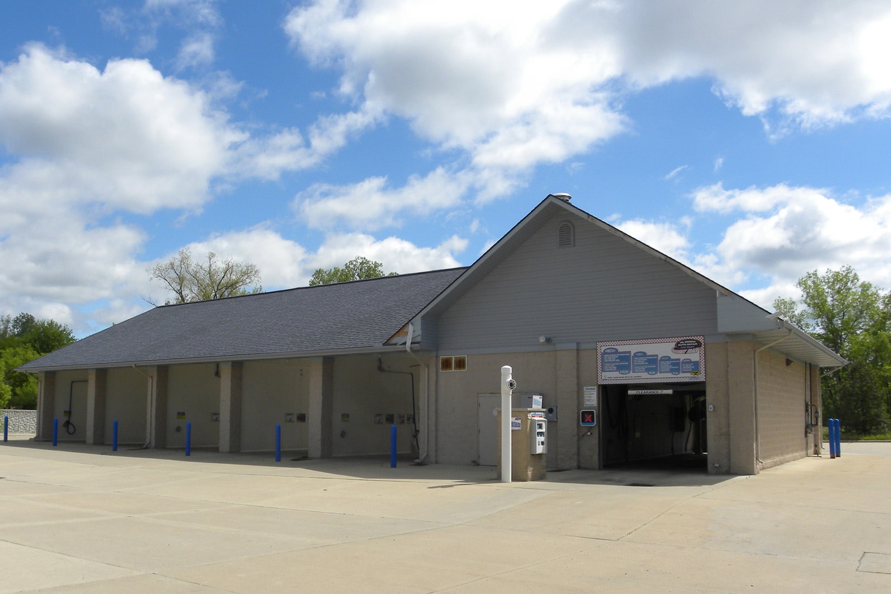 35125 Utica Rd, Clinton Township, MI for lease Primary Photo- Image 1 of 2