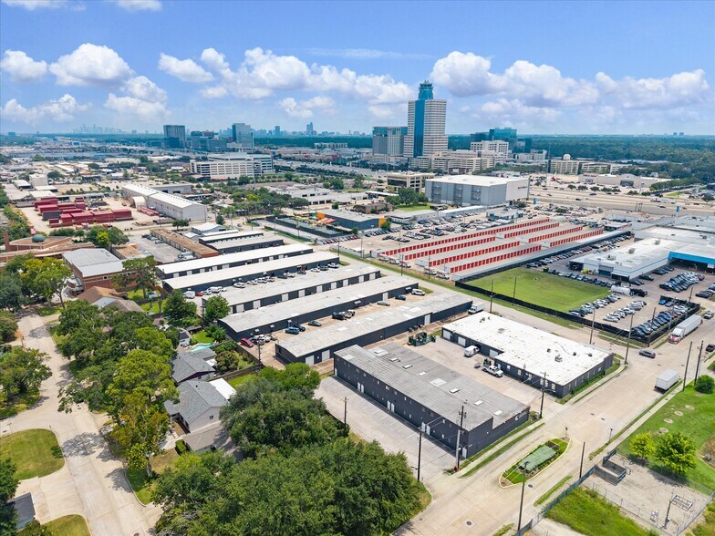 10226 Georgibelle Dr, Houston, TX à louer - Photo du bâtiment - Image 1 de 13