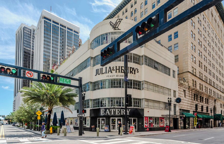 200 E Flagler St, Miami, FL à louer - Photo du bâtiment - Image 1 de 7