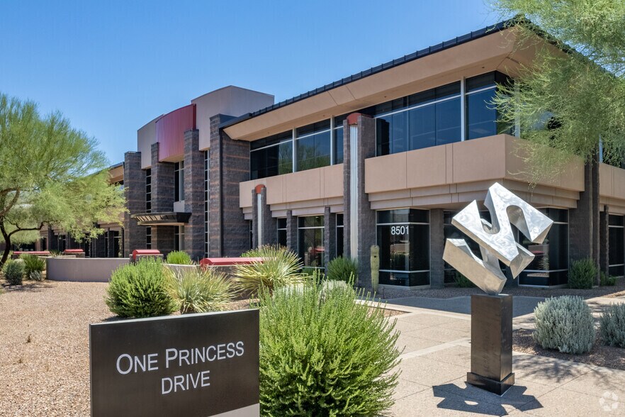 8501 E Princess Dr, Scottsdale, AZ à louer - Photo du bâtiment - Image 2 de 12