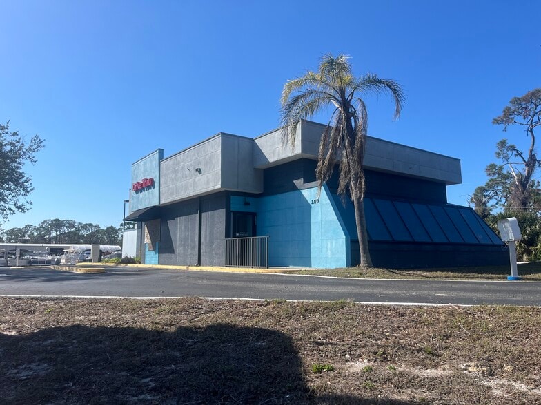 2110 Placida Rd, Englewood, FL à vendre - Photo du bâtiment - Image 2 de 8