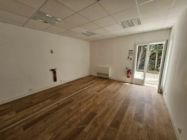 230 Chemin Des Valladets, Éguilles for lease - Interior Photo - Image 2 of 4