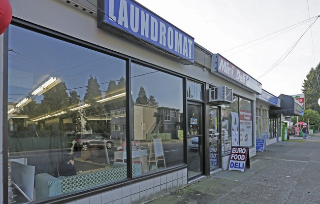 Plus de détails pour 4386 Imperial St, Burnaby, BC - Commerce de détail à louer