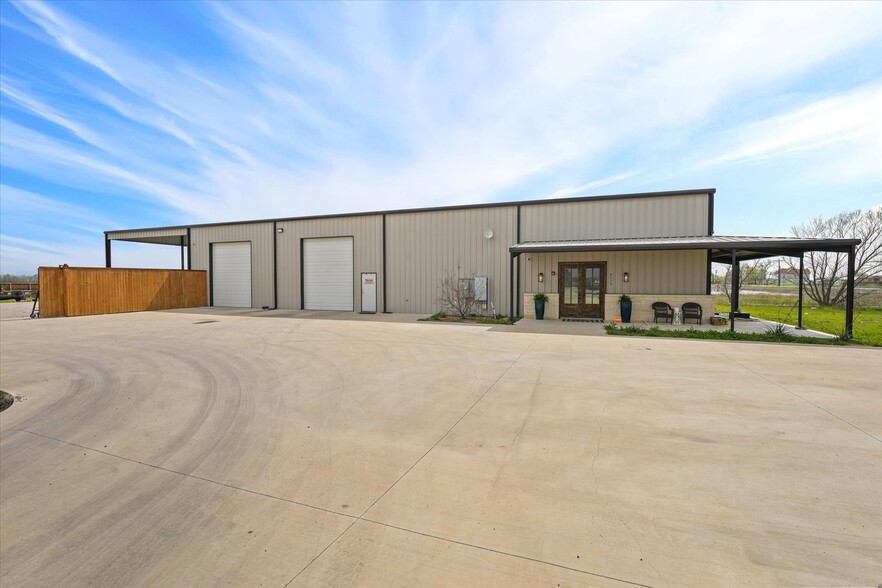 9733 Wildflower Way, Justin, TX for sale - Building Photo - Image 1 of 33