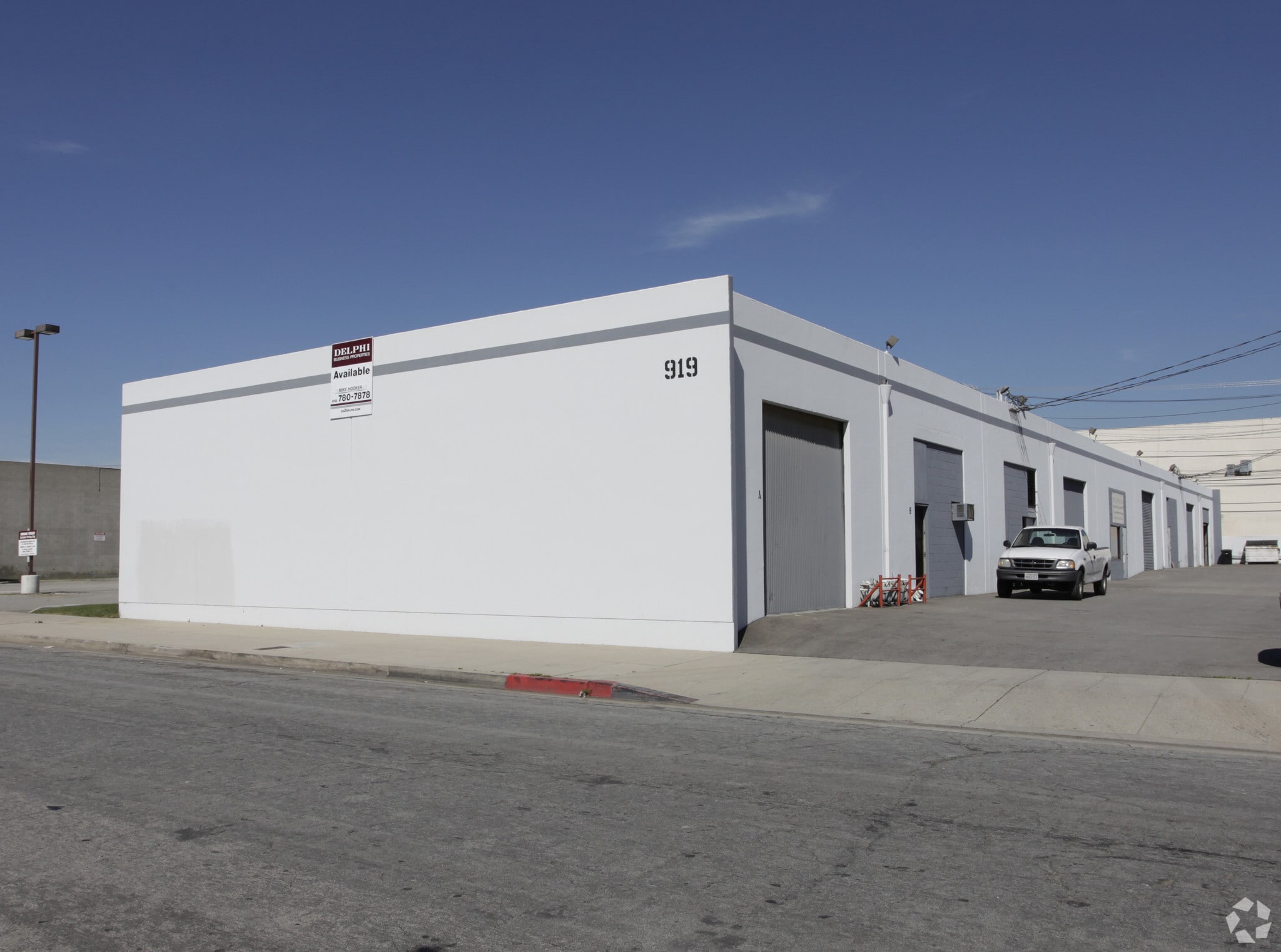 919 W Isabel St, Burbank, CA for lease Primary Photo- Image 1 of 6