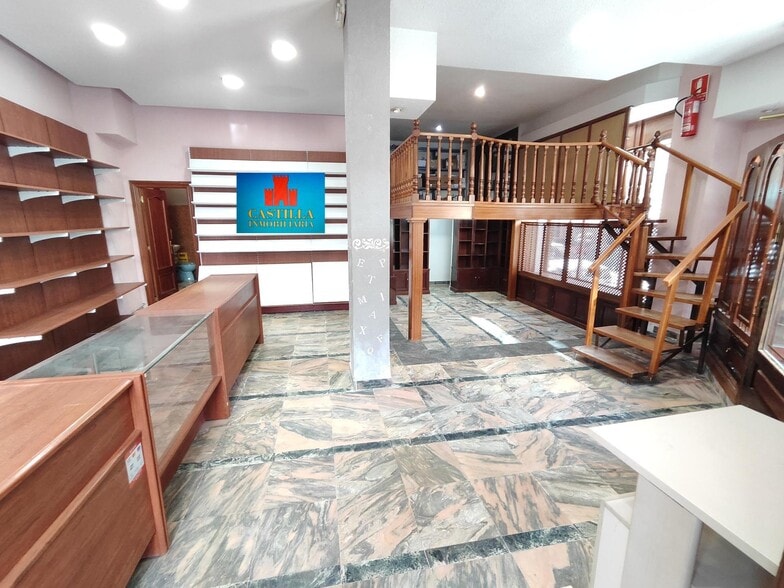 Retail in Ávila, Ávila for lease - Building Photo - Image 2 of 3