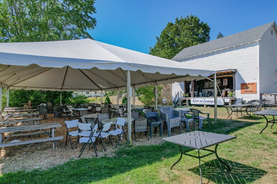 10 Hardy Rd, Westbrook, ME à vendre - Photo du bâtiment - Image 3 de 25