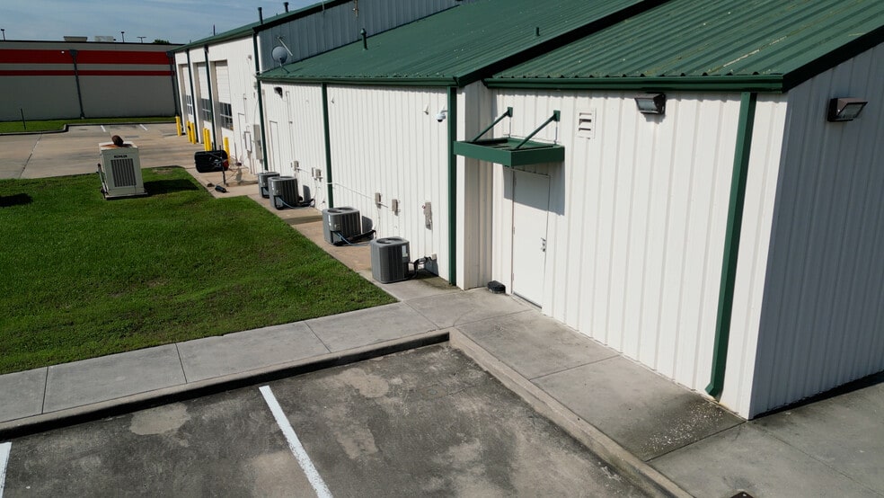 6404 N Eldridge Pky, Houston, TX for lease - Building Photo - Image 3 of 6