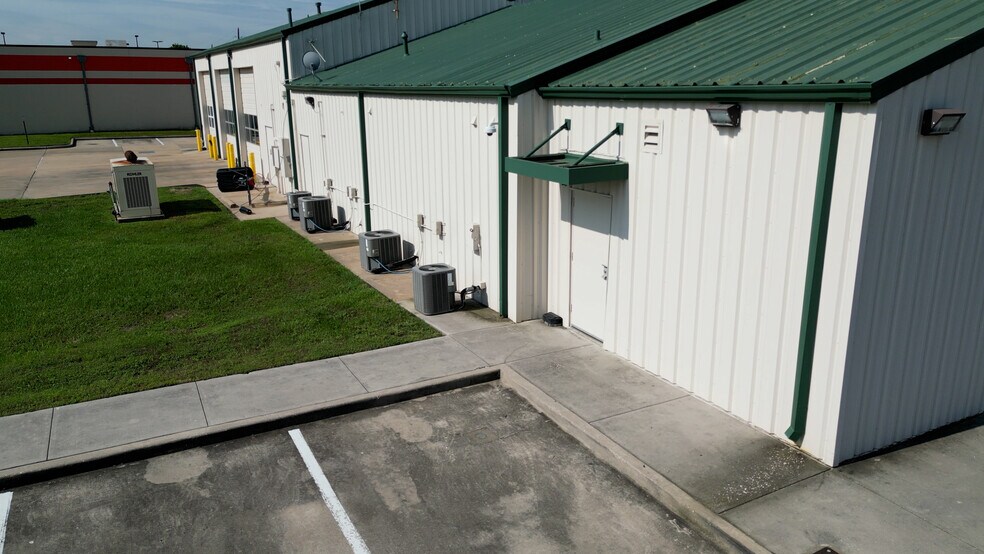 6404 N Eldridge Pky, Houston, TX à louer - Photo du bâtiment - Image 3 de 6