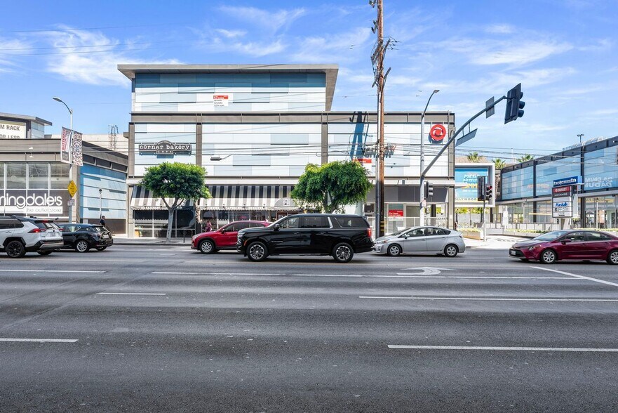 100 N La Cienega Blvd, Los Angeles, CA à louer - Photo du bâtiment - Image 2 de 13
