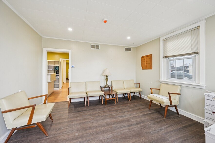 306 E 4th St, Bridgeport, PA à vendre - Photo du bâtiment - Image 1 de 26