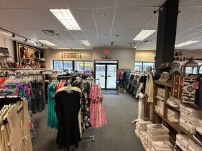 410 Dakota Ave, Wahpeton, ND for lease Interior Photo- Image 2 of 4