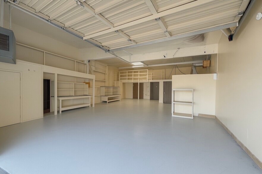 735 Ohms Way, Costa Mesa, CA à vendre - Photo intérieure - Image 3 de 7