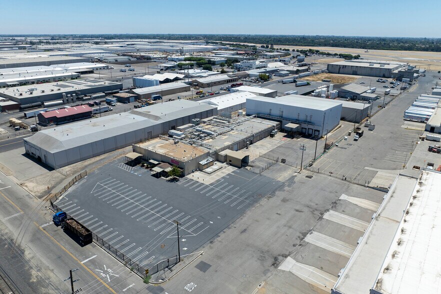 2068 Lapham Dr, Modesto, CA for lease - Building Photo - Image 3 of 22