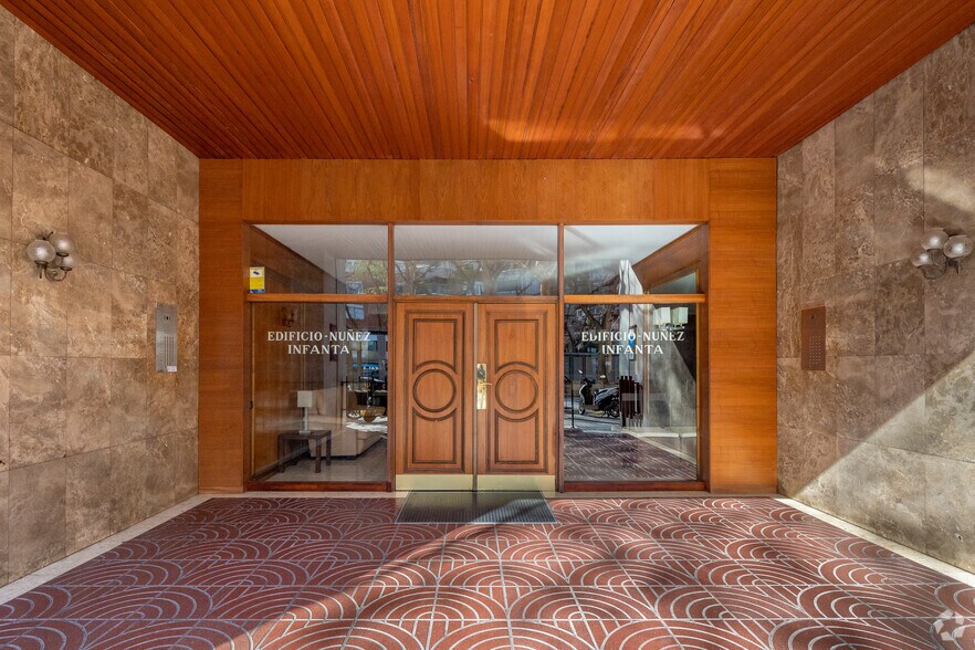 Immeuble residentiel dans Barcelone, Barcelona à vendre - Photo du bâtiment - Image 3 de 7