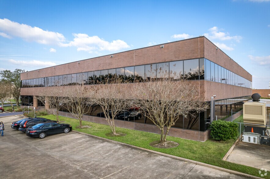 2575 W Bellfort St, Houston, TX à louer - Photo du bâtiment - Image 2 de 4