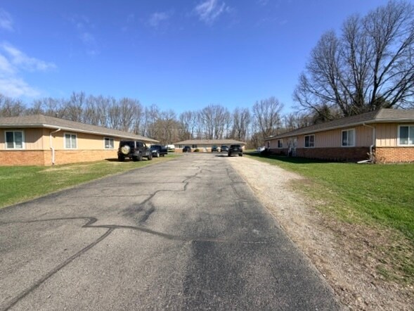 More details for 1601-1609 E M-36, Pinckney, MI - Multifamily for Sale