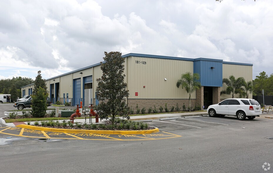 1731-1829 Business Center Ln, Kissimmee, FL à louer - Photo du bâtiment - Image 3 de 5