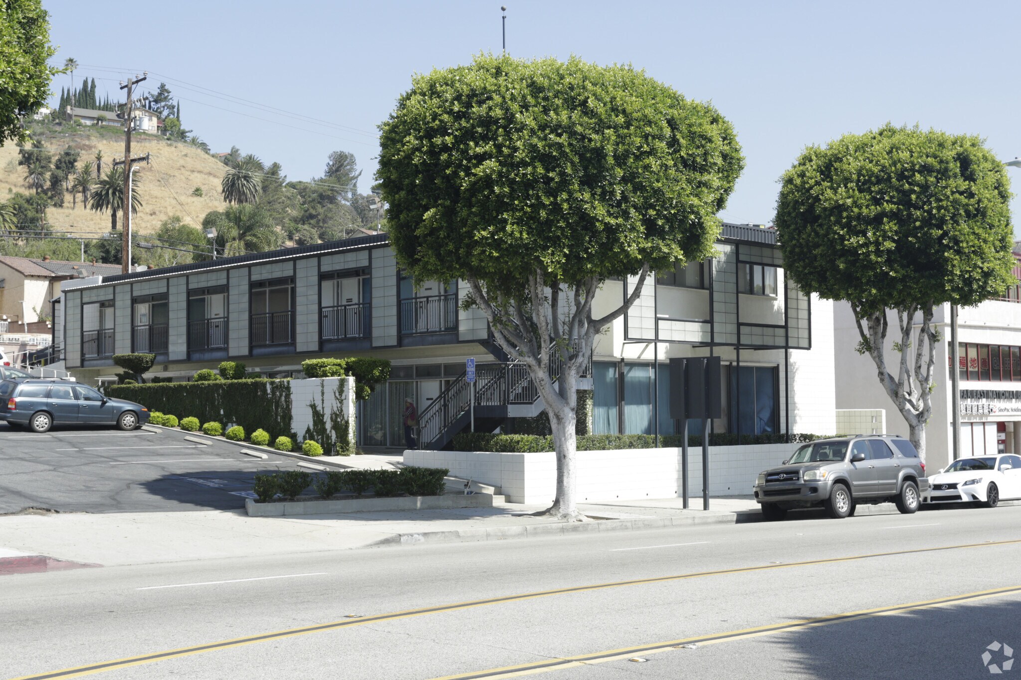 823 S Atlantic Blvd, Monterey Park, CA à louer Photo principale- Image 1 de 6