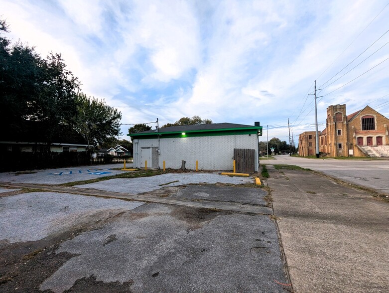 1203 Washington Blvd, Beaumont, TX for lease - Building Photo - Image 3 of 10