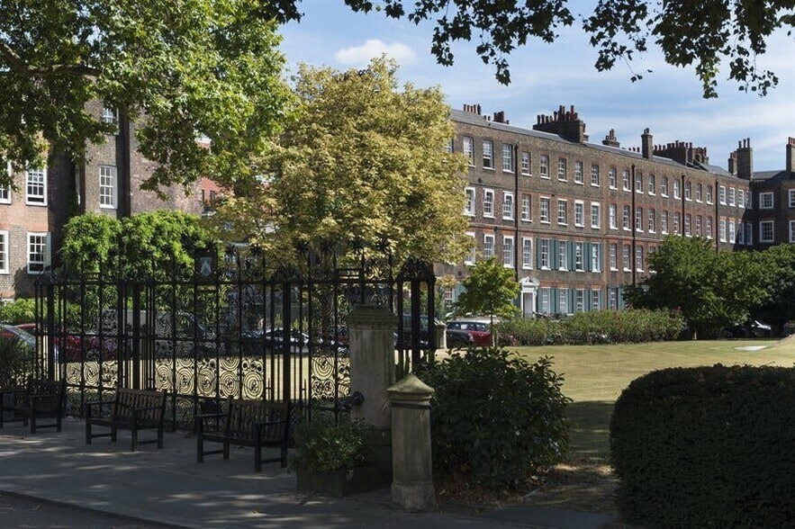 1 New Sq, Londres à louer - Photo du bâtiment - Image 3 de 22