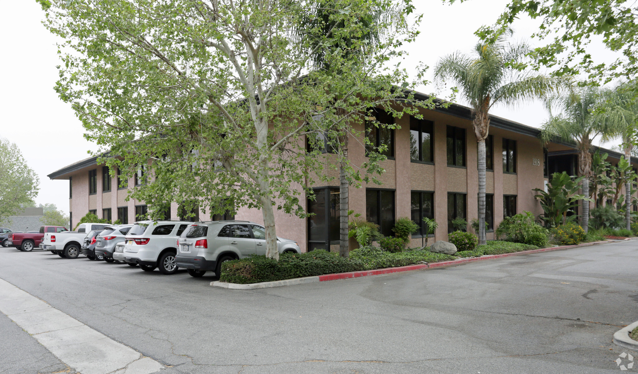 1918 Business Center Dr, San Bernardino, CA à louer Photo principale- Image 1 de 8