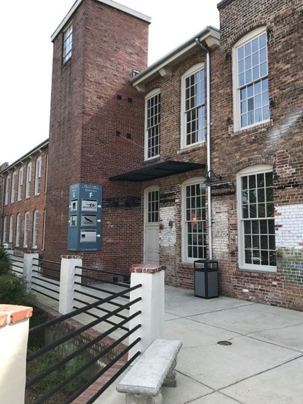 1111 Haynes St, Raleigh, NC à louer - Photo du bâtiment - Image 3 de 6