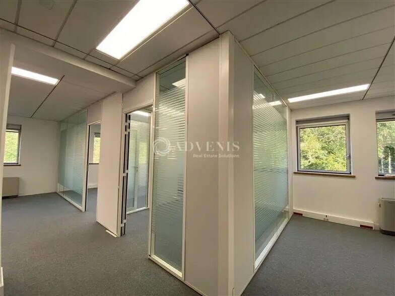 Office in Meudon for lease - Interior Photo - Image 3 of 6