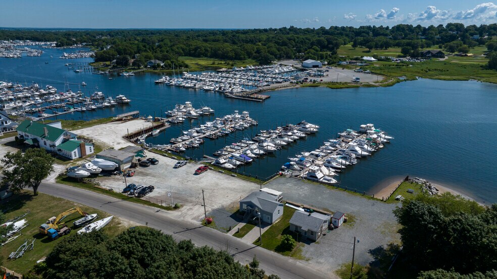 36 Bay Ave, Warwick, RI à vendre - Photo du bâtiment - Image 3 de 12