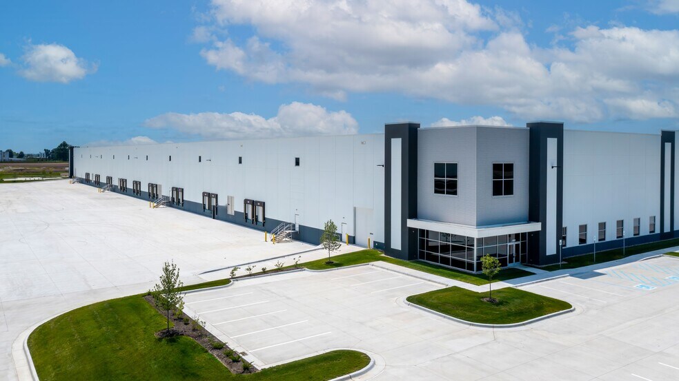 5635 N Graham Rd, Whiteland, IN à louer - Photo du bâtiment - Image 1 de 17