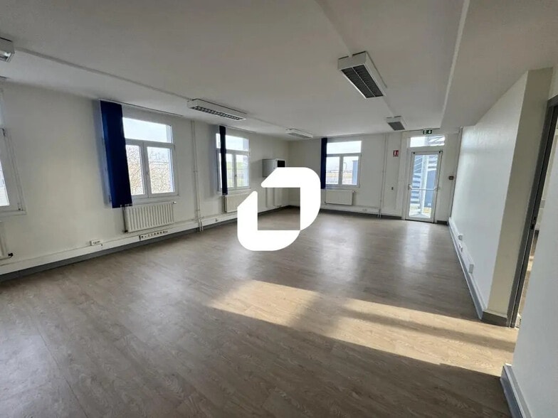 Office in Entzheim for lease - Interior Photo - Image 3 of 9