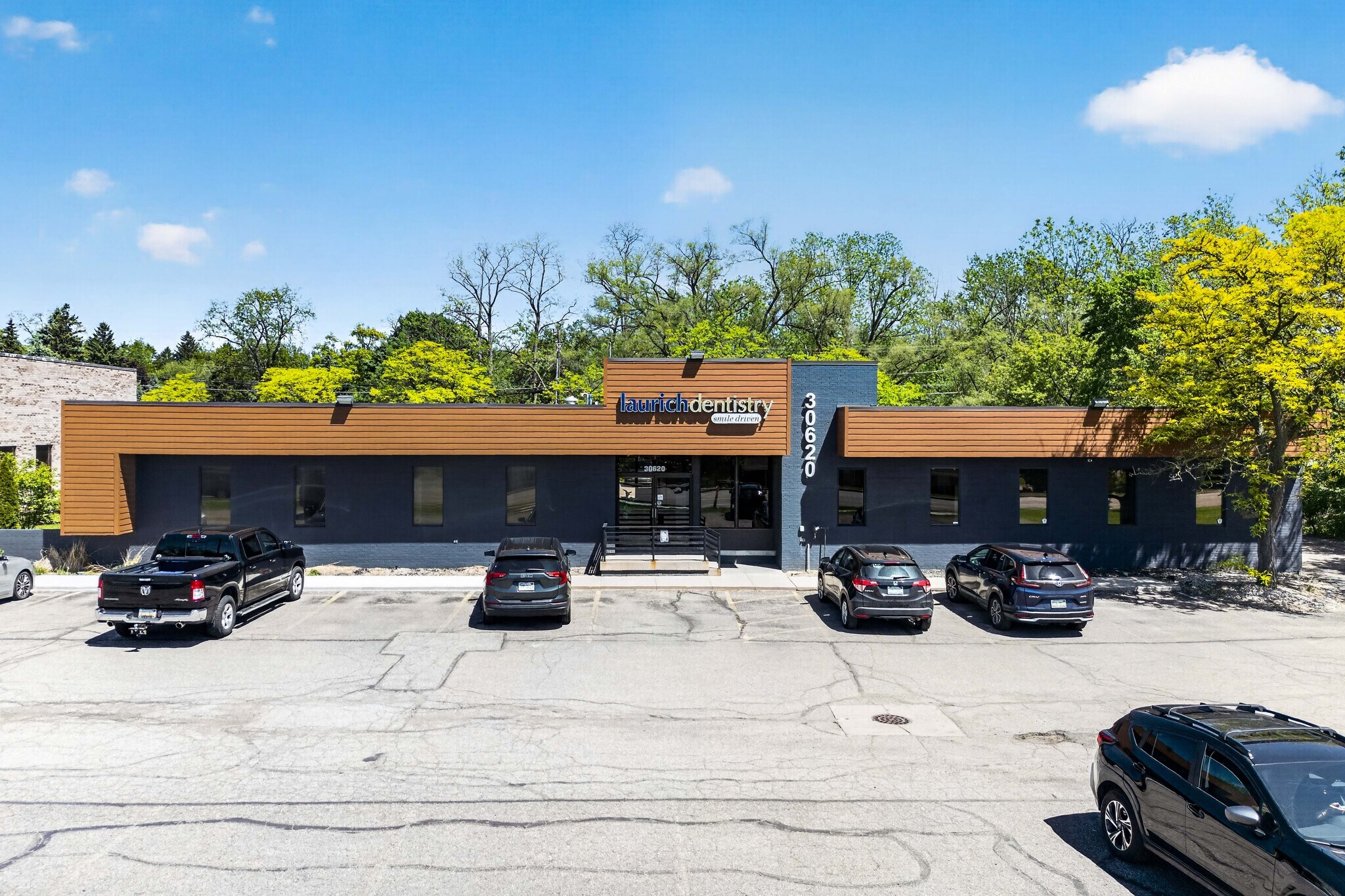 30620-30630 W Twelve Mile Rd, Farmington Hills, MI for lease Building Photo- Image 1 of 6