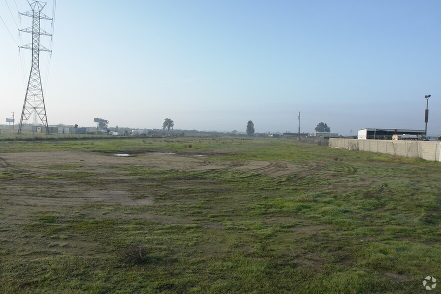 1 N Golden State Blvd, Fresno, CA for lease - Primary Photo - Image 1 of 2