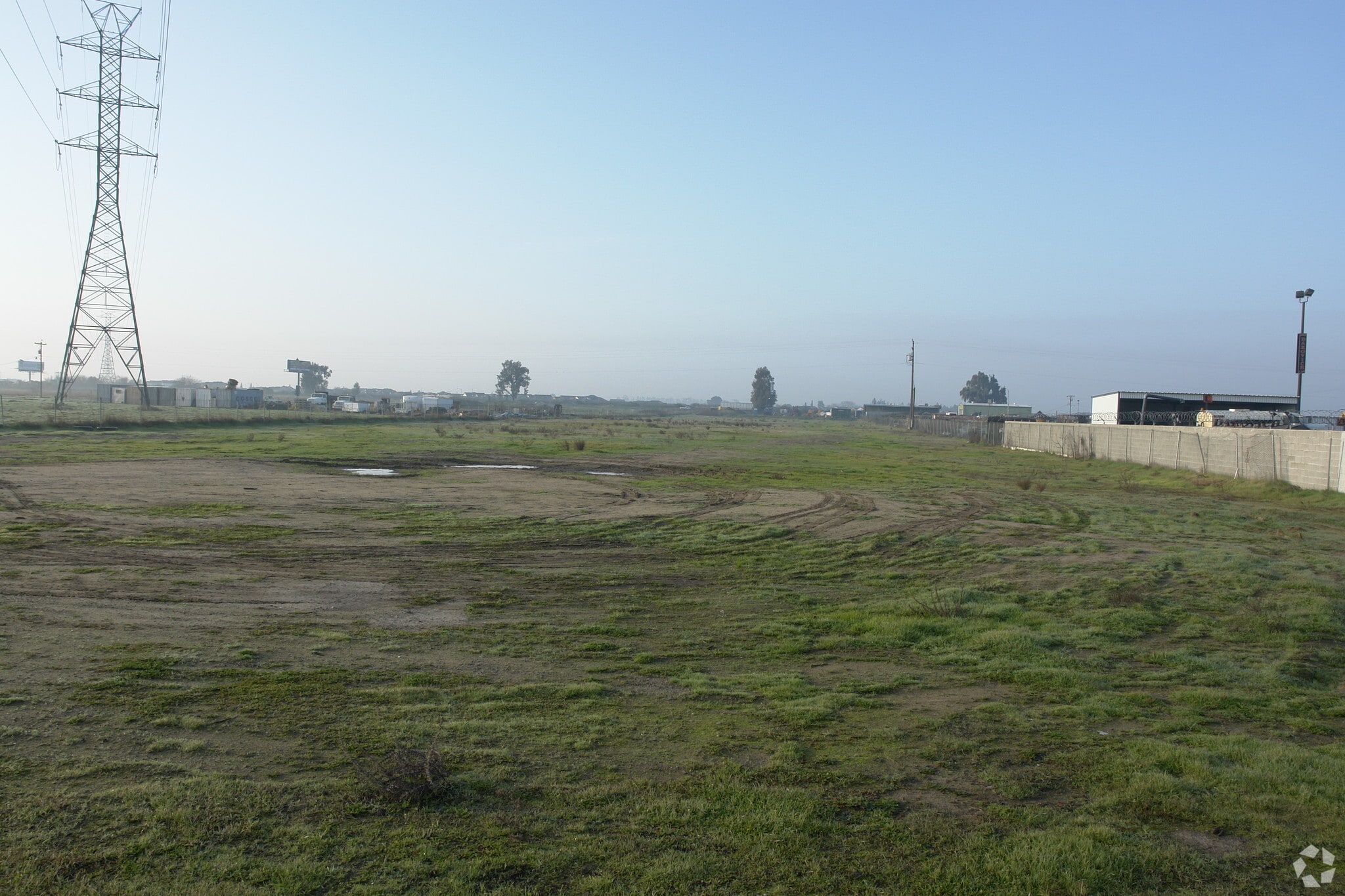 1 N Golden State Blvd, Fresno, CA for lease Primary Photo- Image 1 of 3