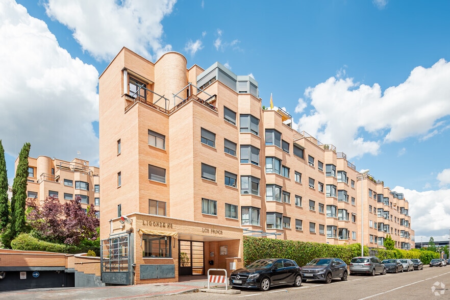 Multifamily in Madrid, Madrid for sale - Primary Photo - Image 1 of 2