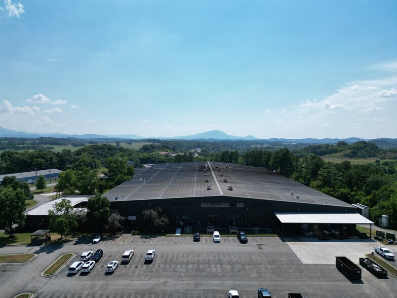 128 River Bend Dr, Sevierville, TN à louer - Photo du bâtiment - Image 2 de 21