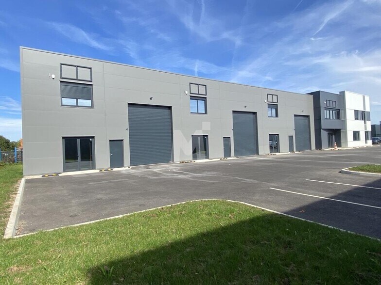 Flex in Saint-Pierre-du-Perray for sale - Building Photo - Image 3 of 5