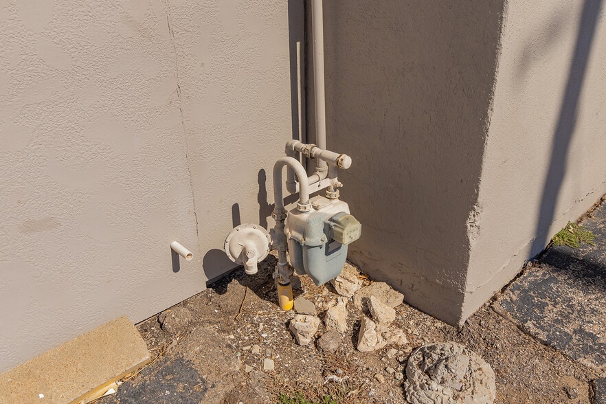 1627 S Hillside St, Wichita, KS à vendre - Photo du bâtiment - Image 3 de 118