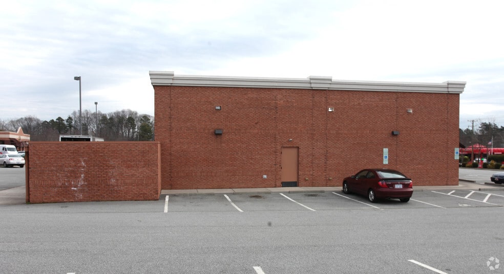 1653 New Garden Rd, Greensboro, NC for lease - Building Photo - Image 2 of 3